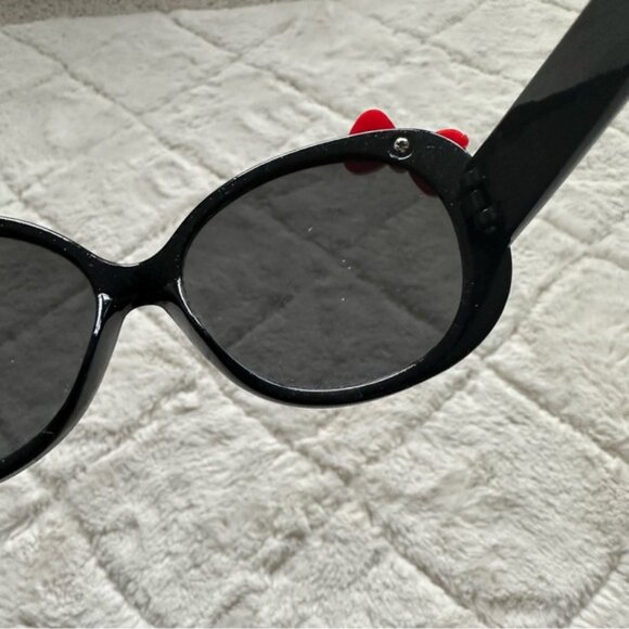 Disney | Minnie Mouse “I ❤️ Minnie” Sunglasses | Girls One Size - Picture 6 of 7